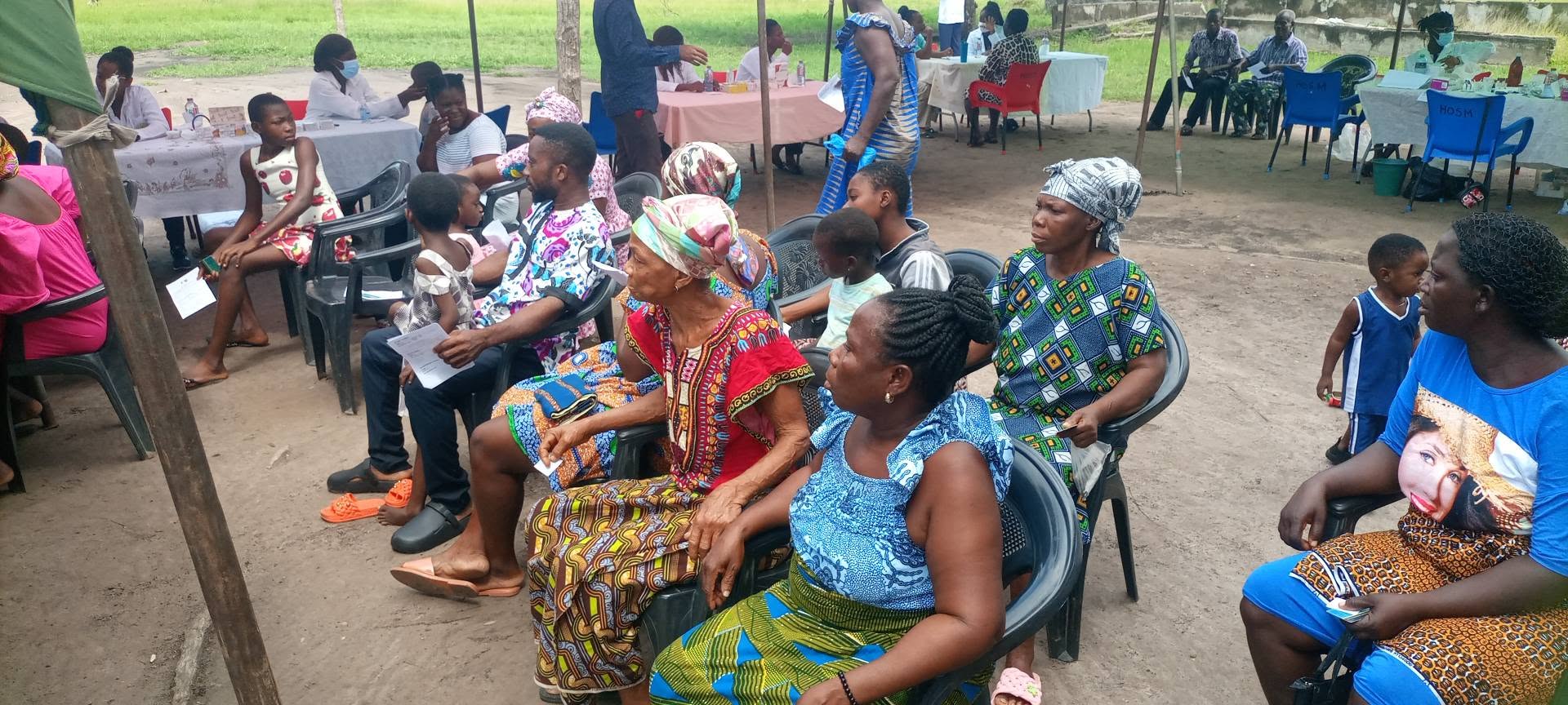 Community members at a Hope Hills Mission medical outreach